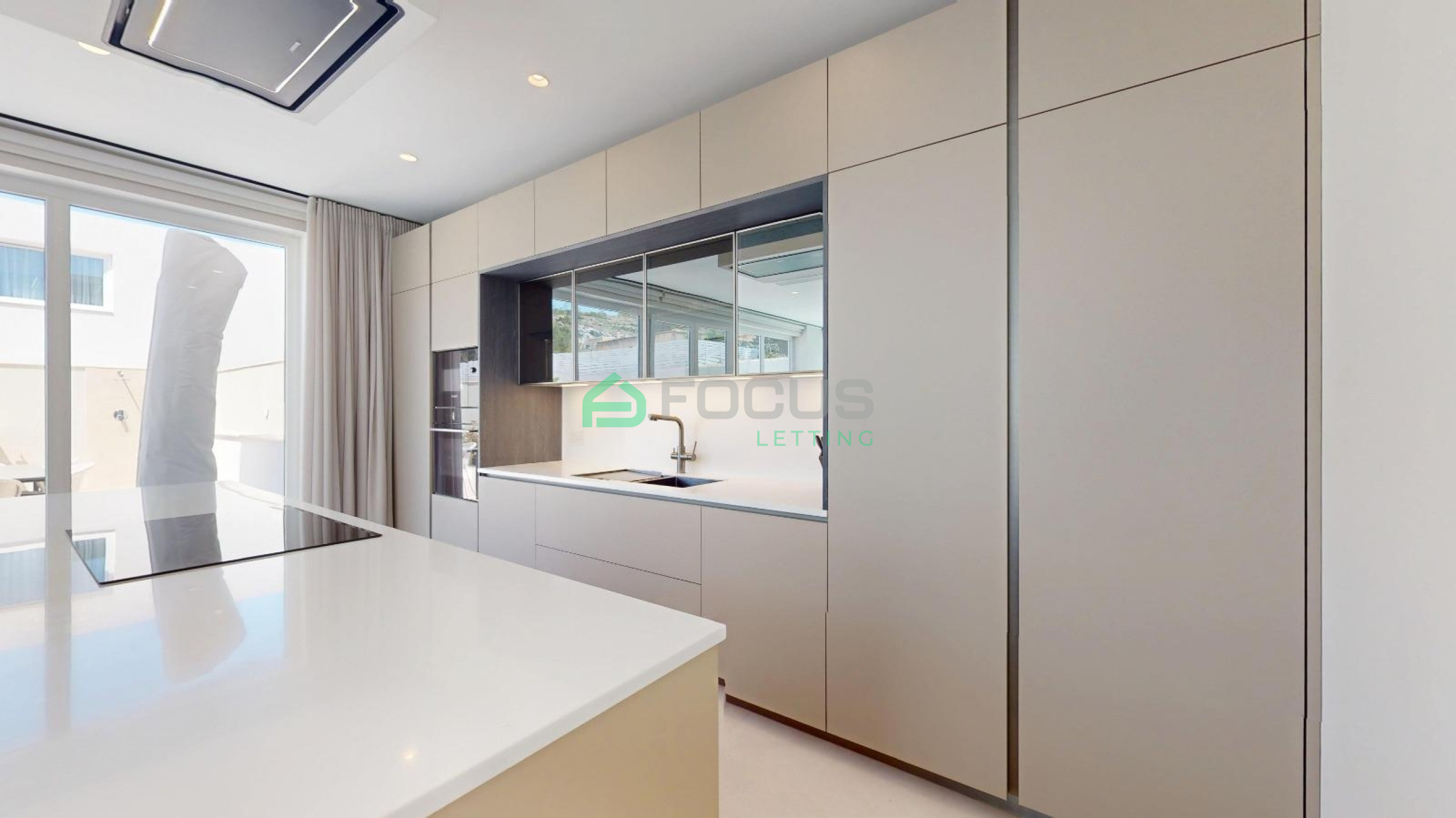 6 Bedroom Villa in Bahar ic-Caghaq