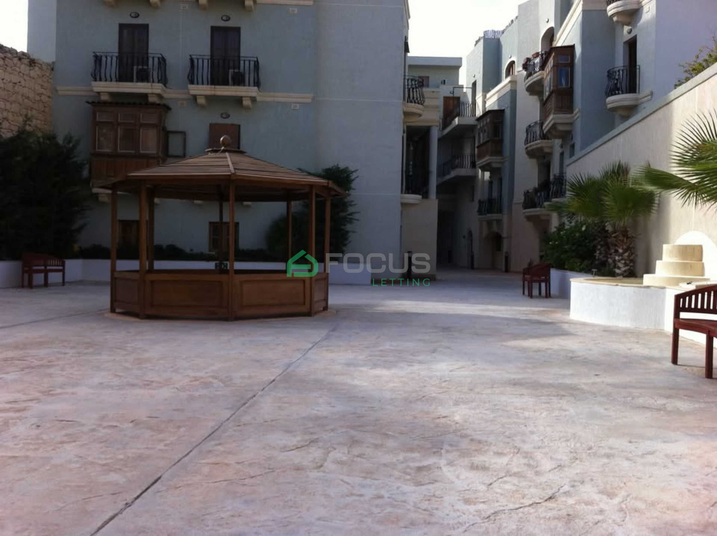 1 Bedroom Maisonette in St Julian's